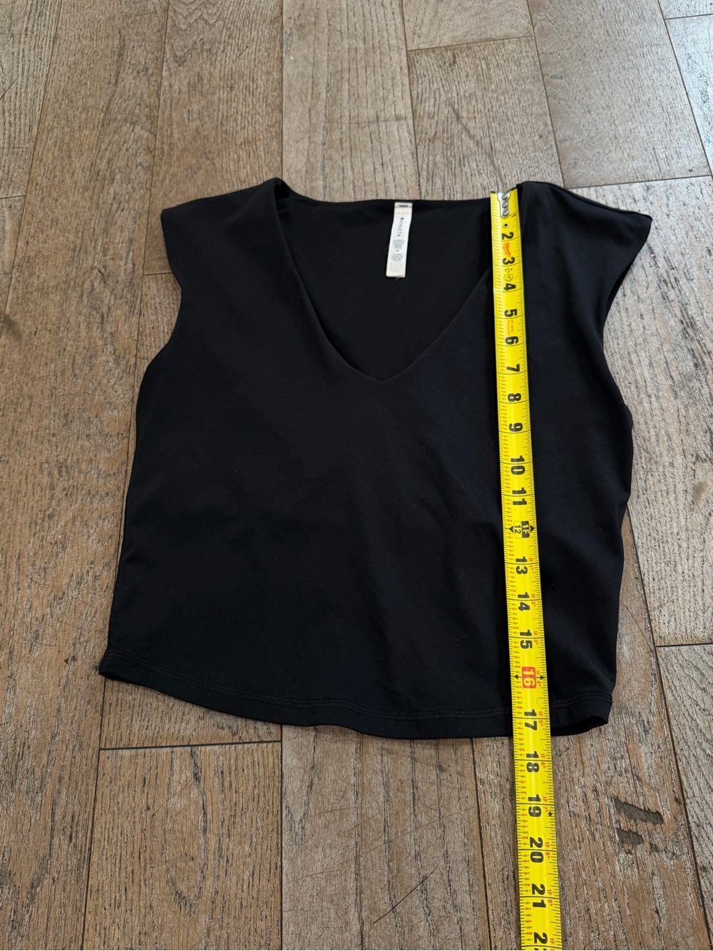 Athleta Transcend Crop Tee Black V-Neck Cap Sleeve Yoga Top Bra Size M - Picture 5 of 10